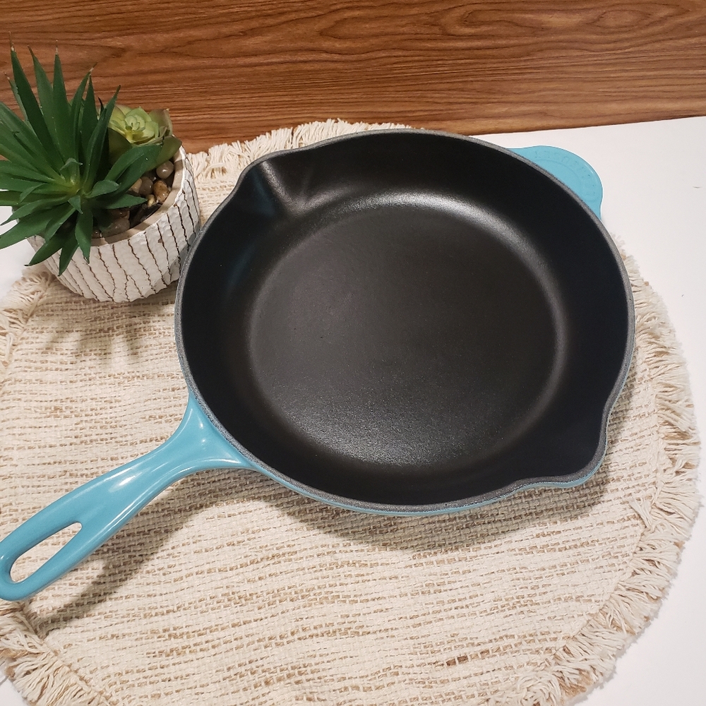Le Creuset Turquoise #26 Enameled Cast Iron Double Spout 10 1/2" Skillet